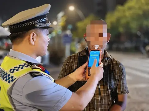 被抓了......喝酒后多久才能开车?黄冈交警告诉你→