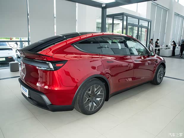 居家氛围更浓 特斯拉Model Y L浅灰色高级内饰上线 价格8000元